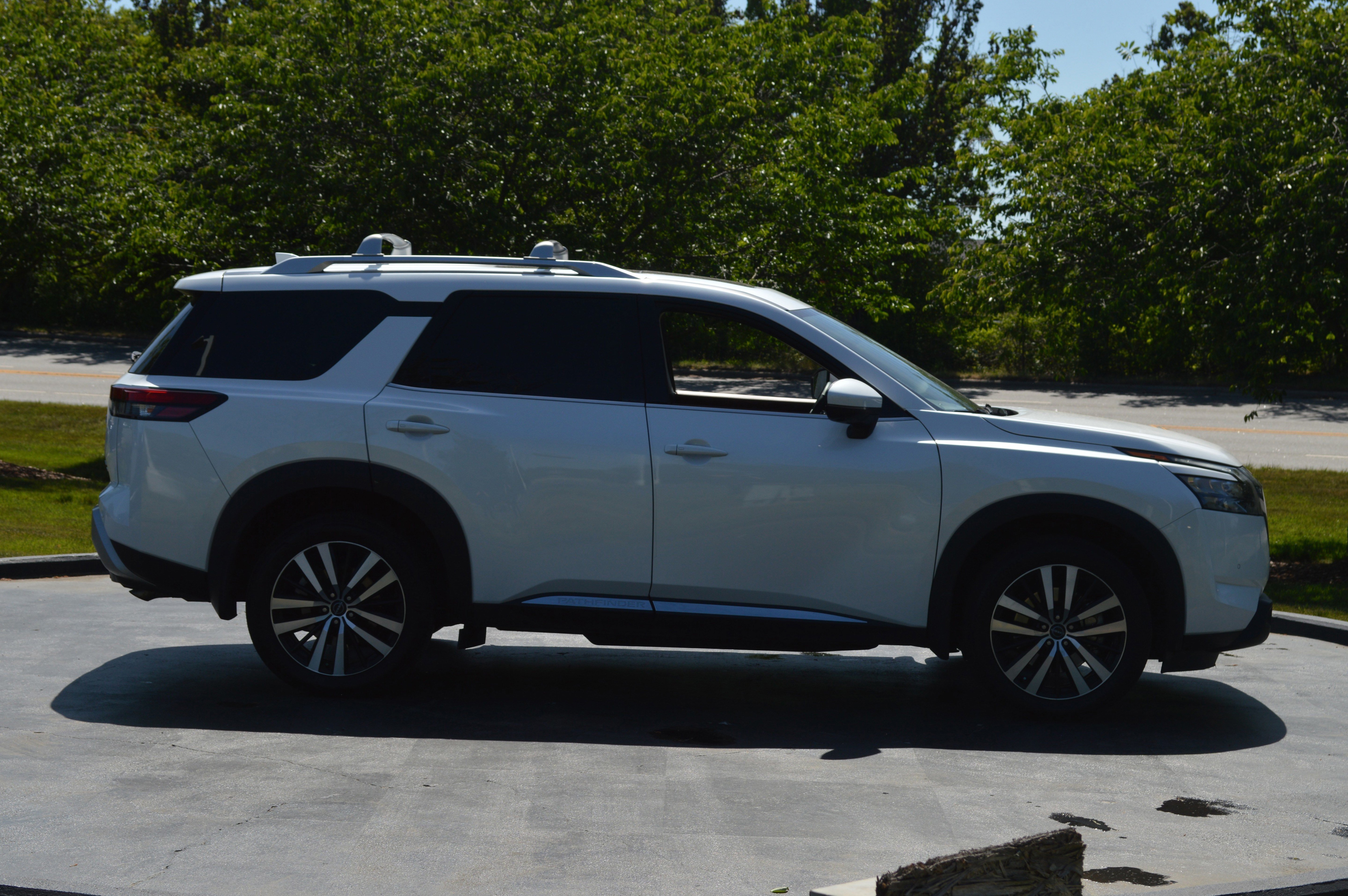 Used 2025 Nissan Pathfinder Platinum w/ Cargo Package AWD/4WD image 12