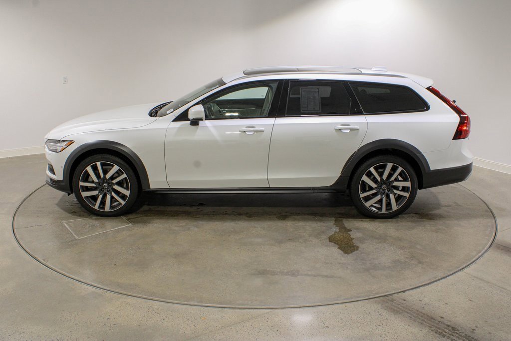 Used 2024 Volvo V90 B6 Cross Country Ultimate w/ Climate Package image 2