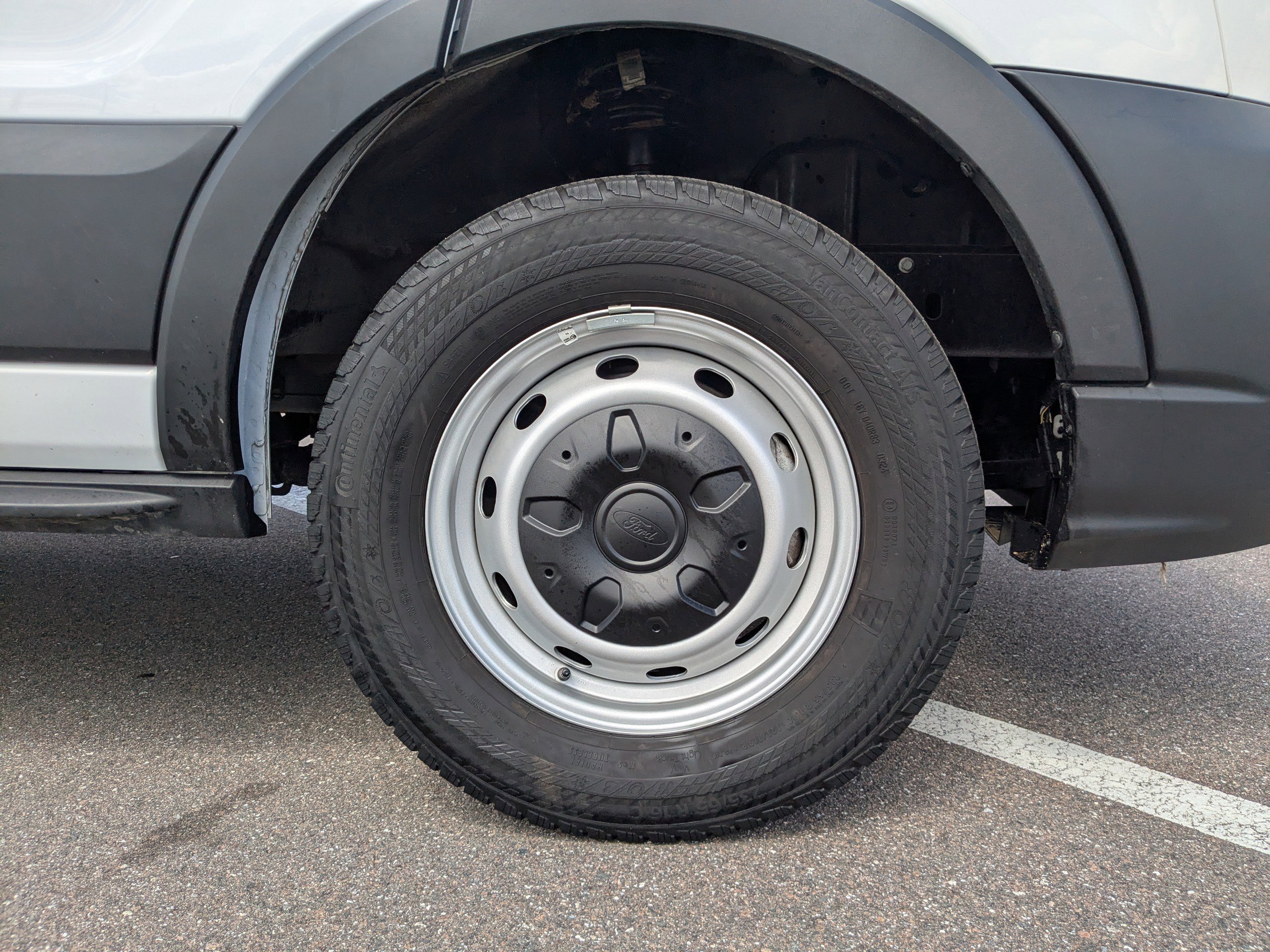 Used 2024 Ford Transit 250 Medium Roof w/ Load Area Protection Package image 11