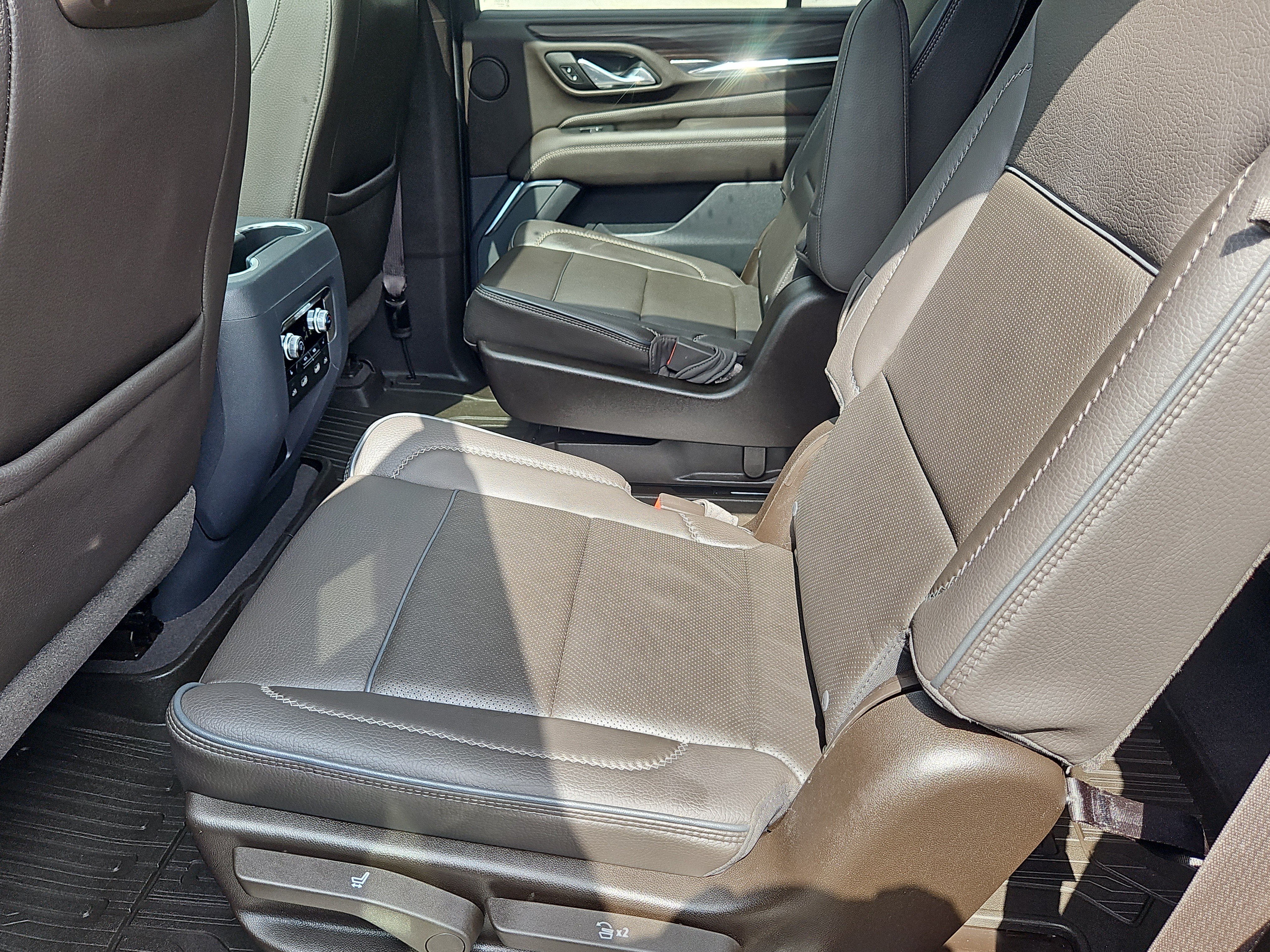 Used 2021 GMC Yukon Denali w/ Denali Ultimate Package AWD/4WD image 37