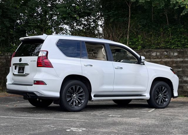Used 2021 Lexus GX 460 Luxury w/ Sport Design Package AWD/4WD image 4