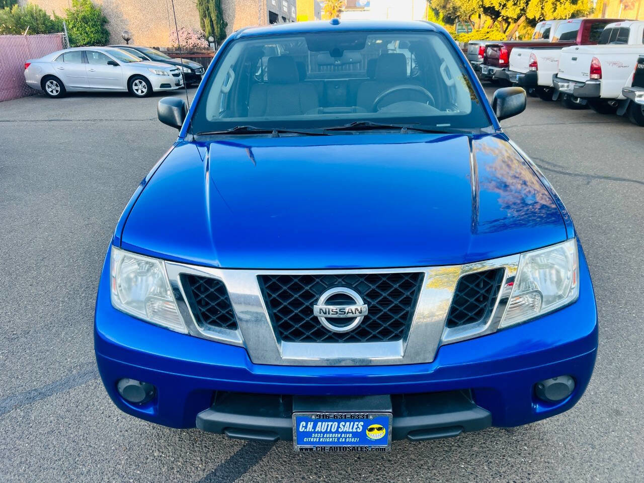 Used 2012 Nissan Frontier SV w/ SV Premium Utility Pkg AWD/4WD image 7