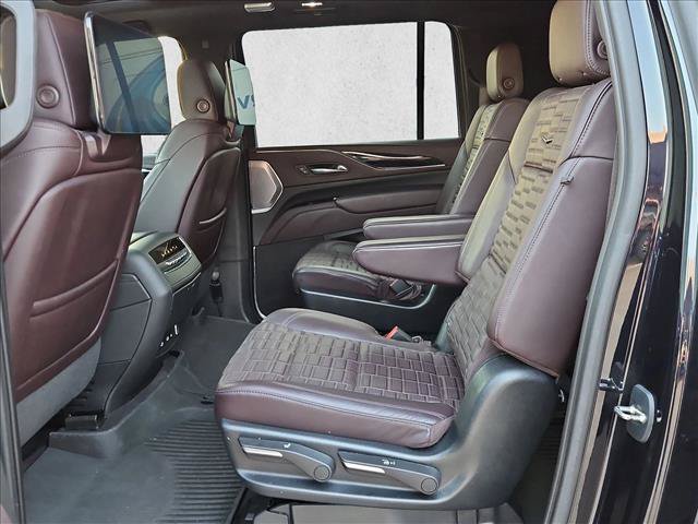 Used 2023 Cadillac Escalade ESV Sport Platinum w/ LPO, ONYX Package AWD/4WD image 15