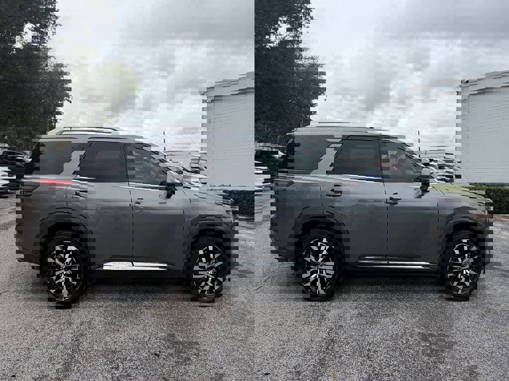 Used 2024 Nissan Pathfinder Platinum w/ Cargo Package image 4