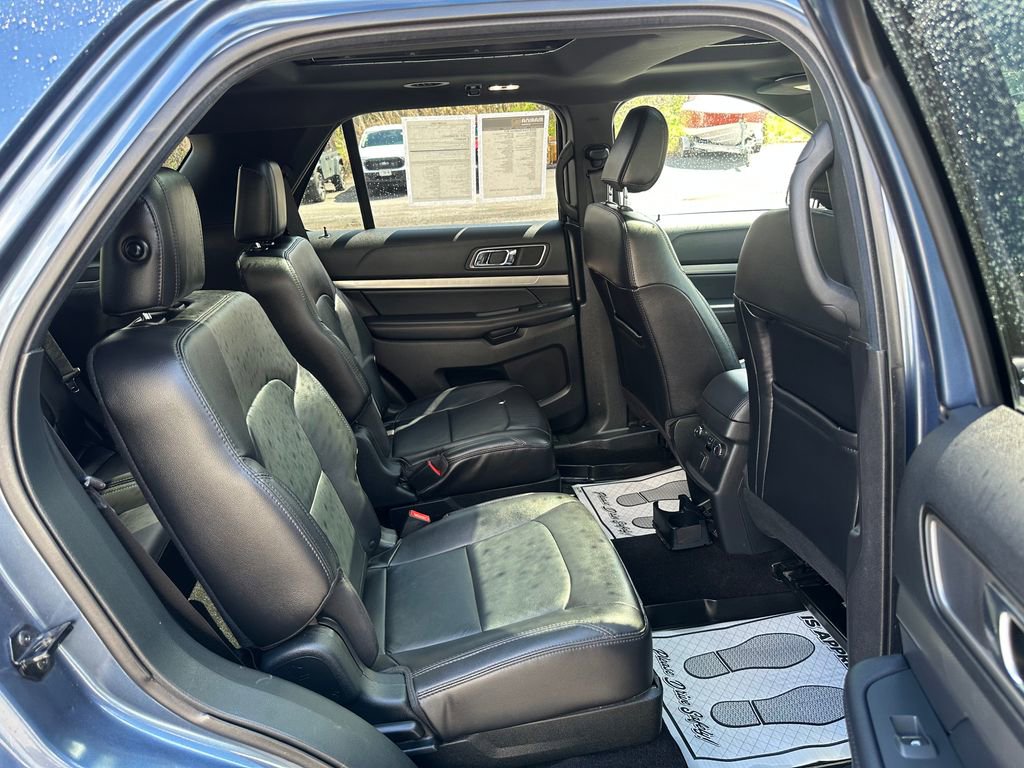 Used 2018 Ford Explorer XLT w/ Equipment Group 202A AWD/4WD image 31
