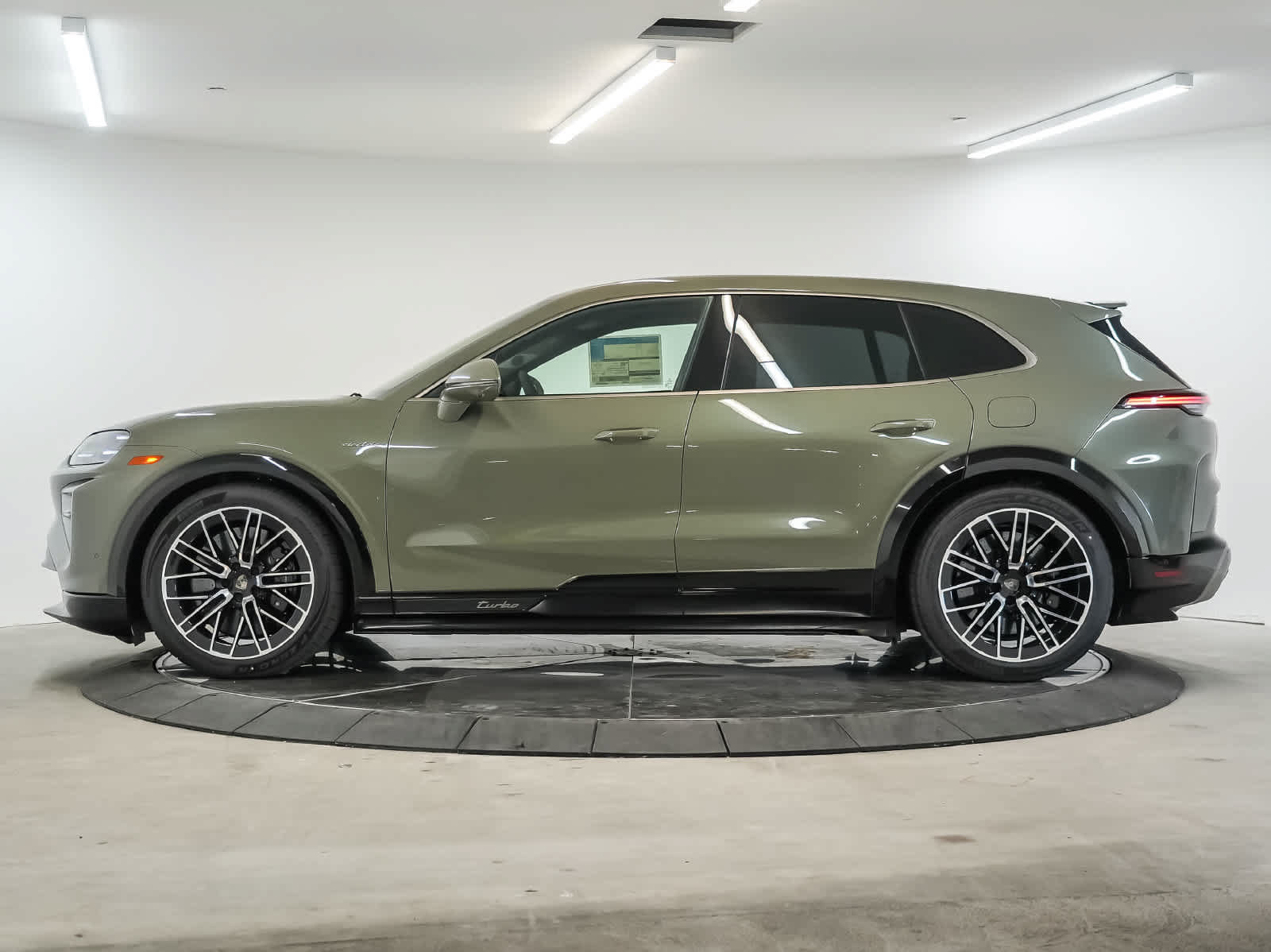 New 2026 Porsche Cayenne Turbo Electric AWD/4WD image 2