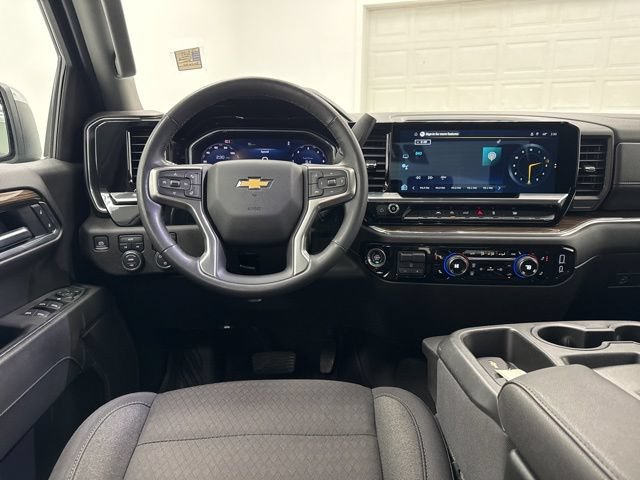 Used 2025 Chevrolet Silverado 1500 LT AWD/4WD image 24