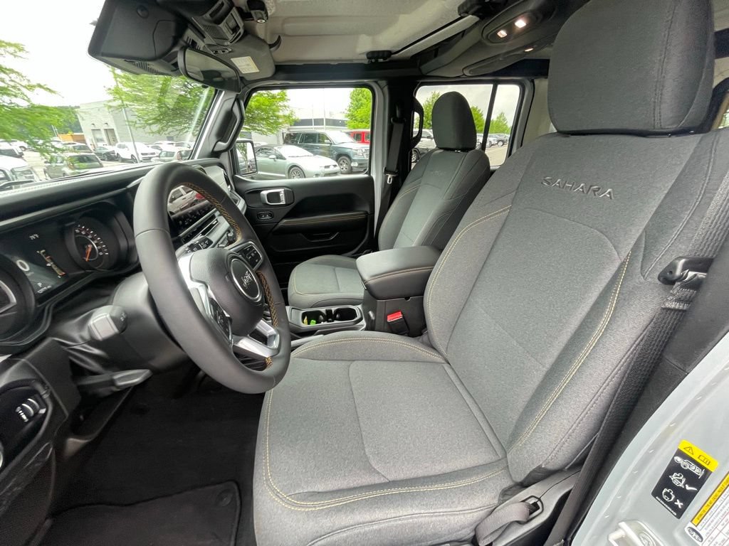 Used 2024 Jeep Wrangler Unlimited Sahara AWD/4WD image 20