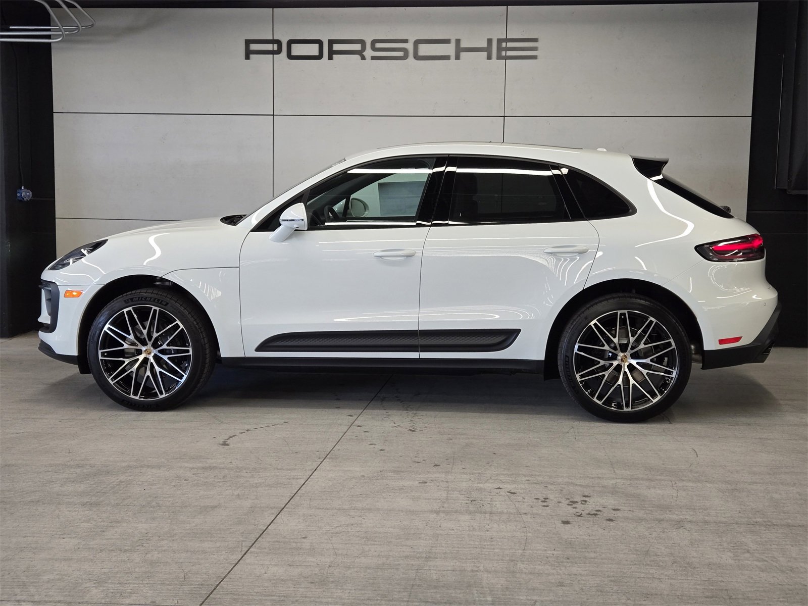 New 2025 Porsche Macan image 2