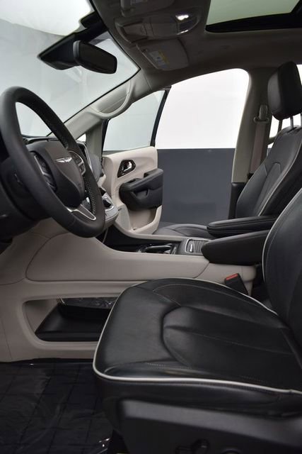 Used 2022 Chrysler Pacifica Limited image 9