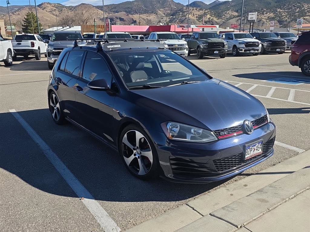 Used 2017 Volkswagen Golf S image 2