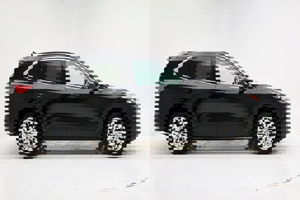 Used 2022 Ford Escape Titanium w/ Titanium Elite Package image 2