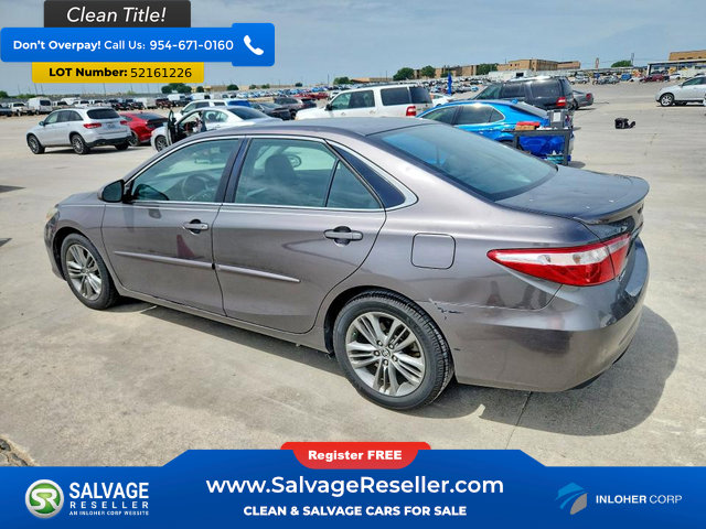 Used 2015 Toyota Camry SE w/ Moonroof Package FWD image 3