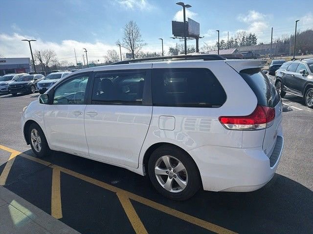 Used 2013 Toyota Sienna LE w/ Towing Pkg FWD image 13