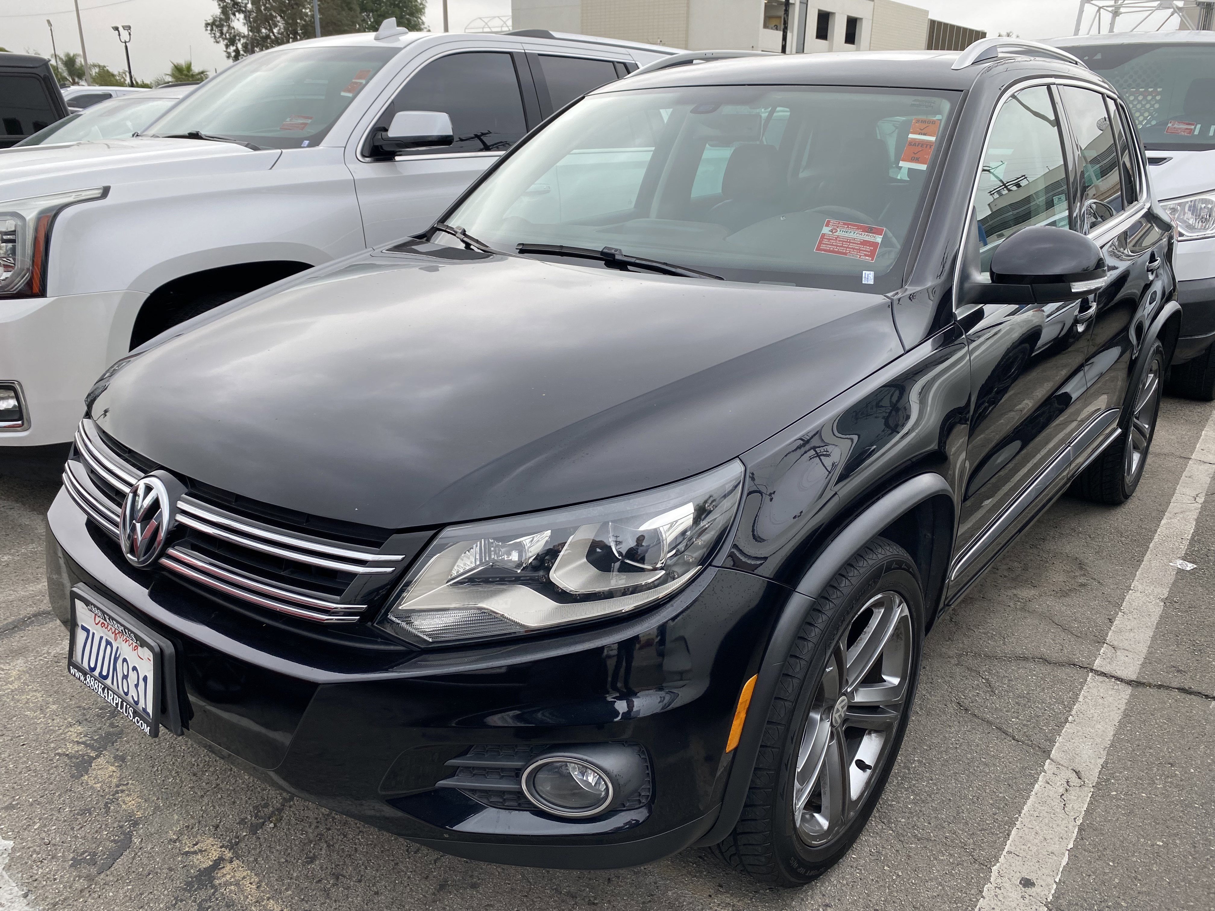 Used 2017 Volkswagen Tiguan Sport image 2