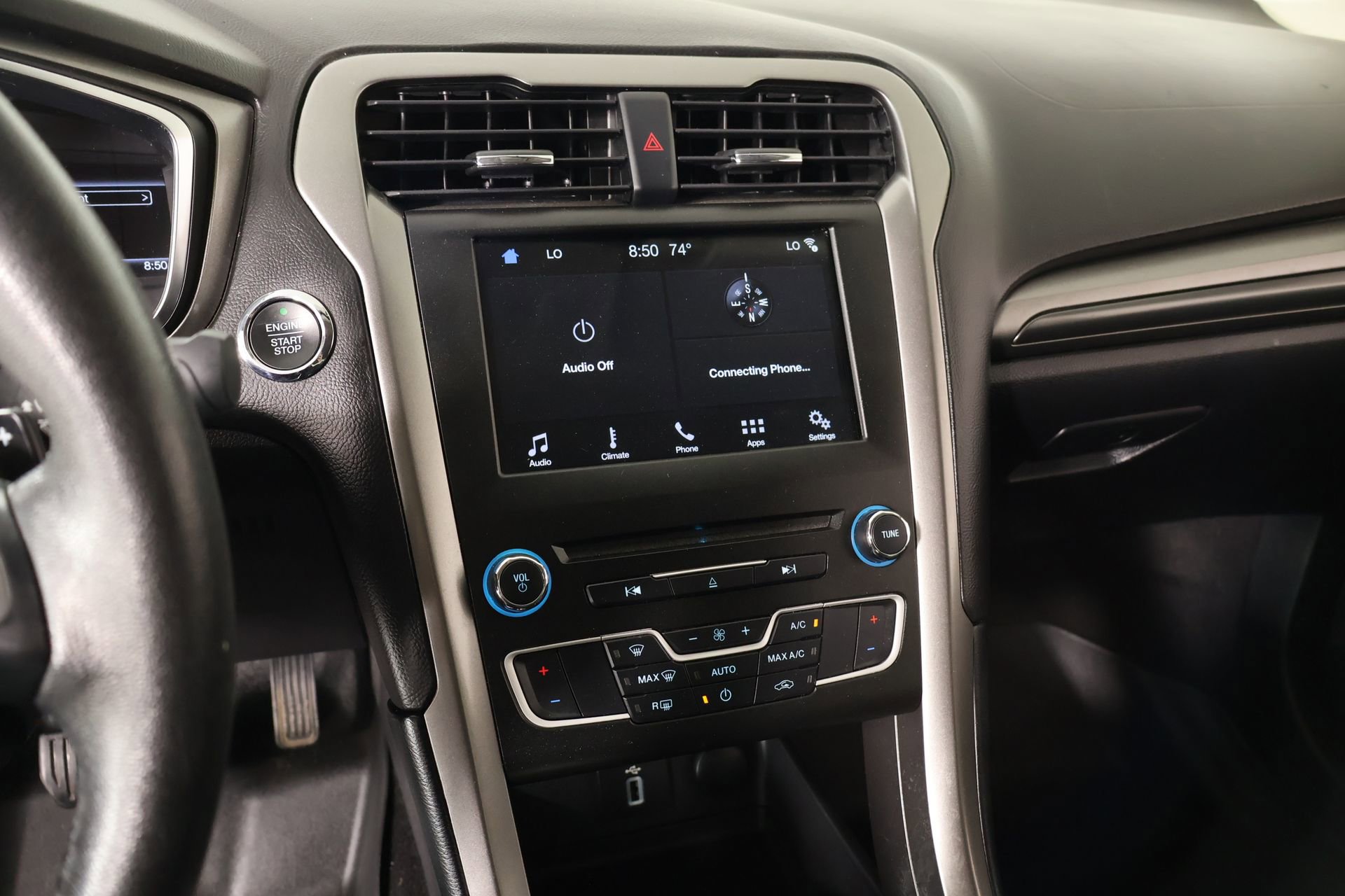 Used 2017 Ford Fusion SE w/ Equipment Group 201A FWD image 5