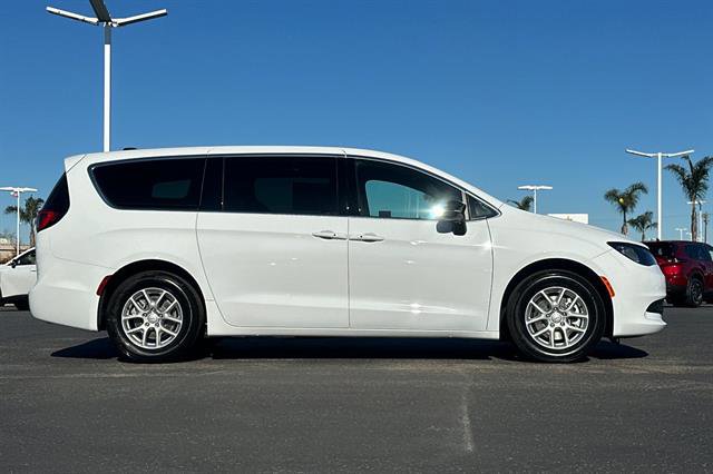New 2026 Chrysler Voyager LX image 3