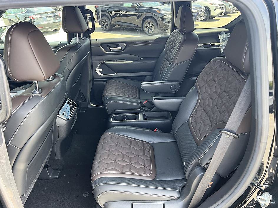 Certified 2025 Nissan Armada Platinum AWD/4WD image 14