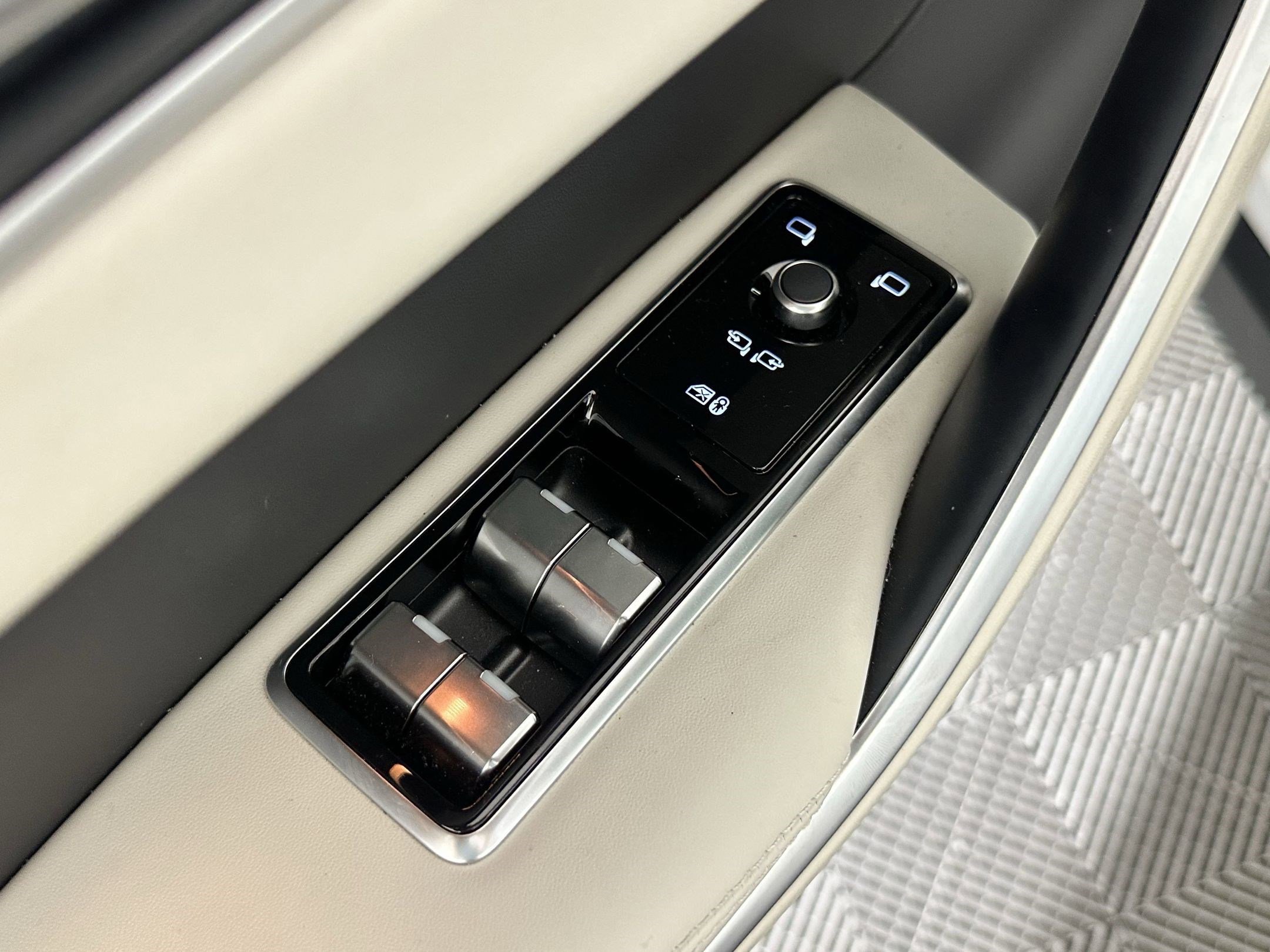 New 2026 Jaguar F-PACE R-Dynamic S image 20