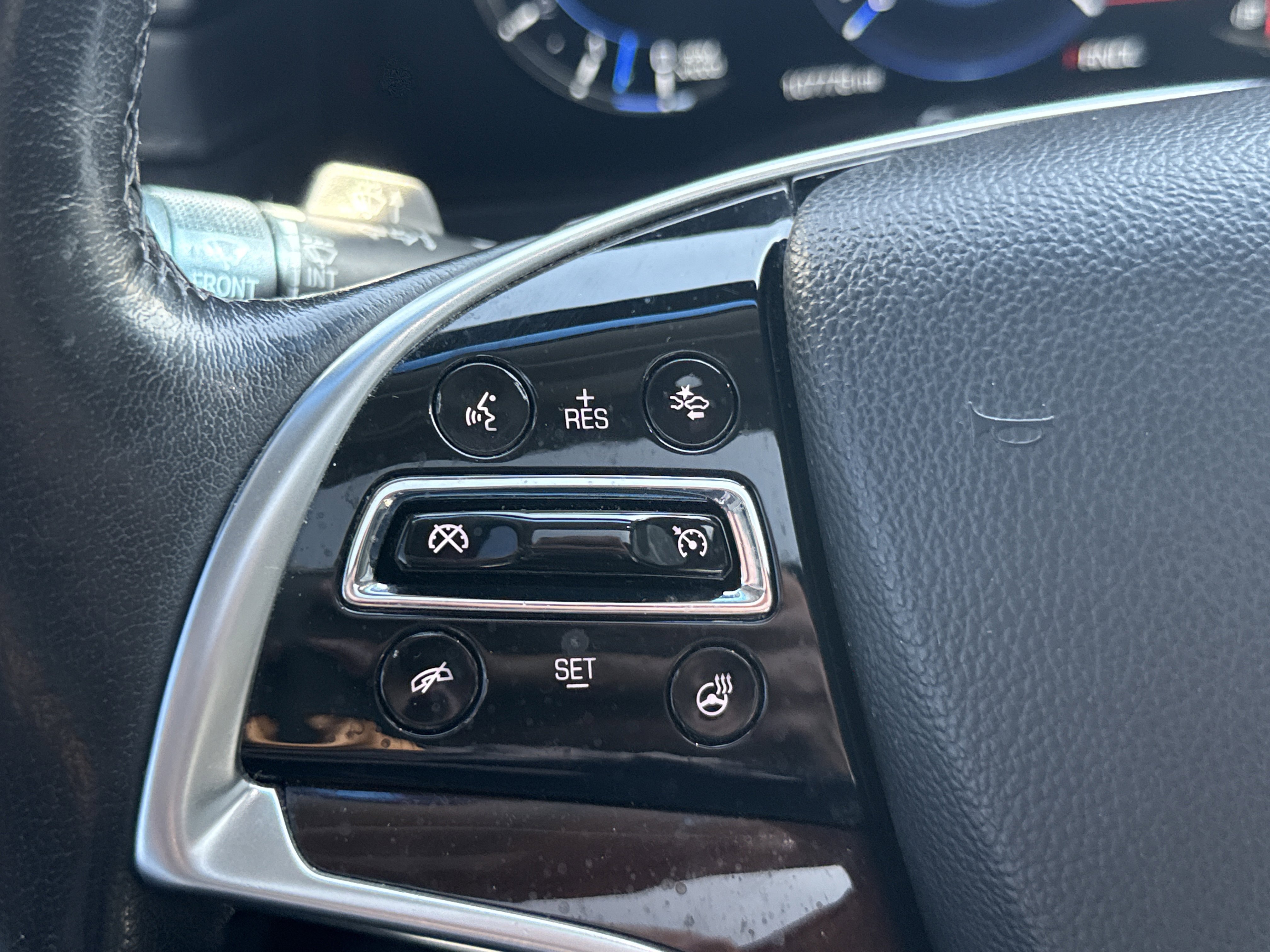 Used 2019 Cadillac Escalade ESV Luxury AWD/4WD image 17