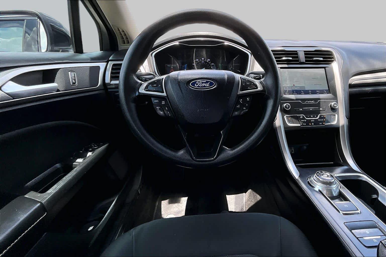 Used 2020 Ford Fusion SE FWD image 6