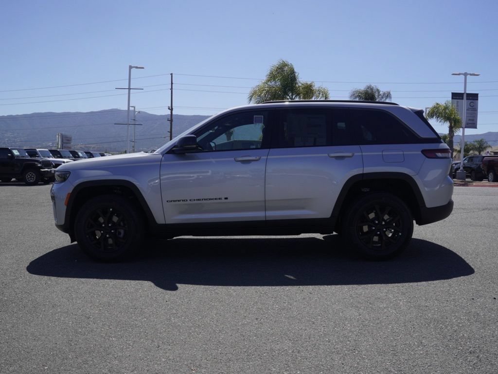 New 2026 Jeep Grand Cherokee Altitude AWD/4WD image 6