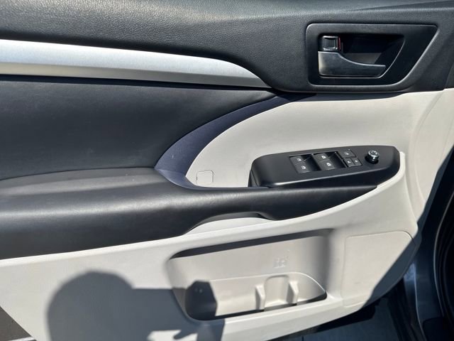 Used 2019 Toyota Highlander XLE image 19