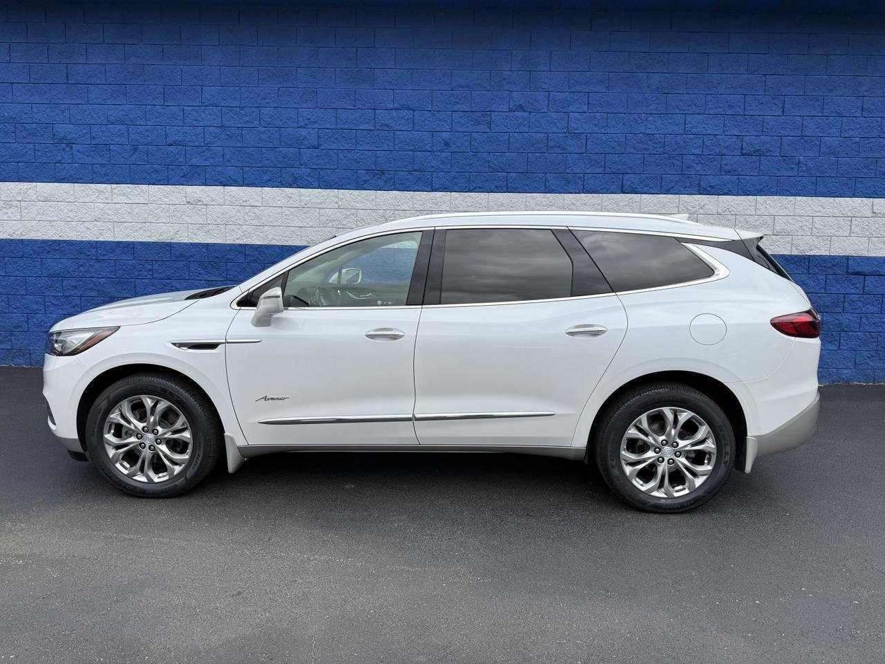 Used 2018 Buick Enclave Avenir w/ Avenir Technology Package AWD/4WD image 19