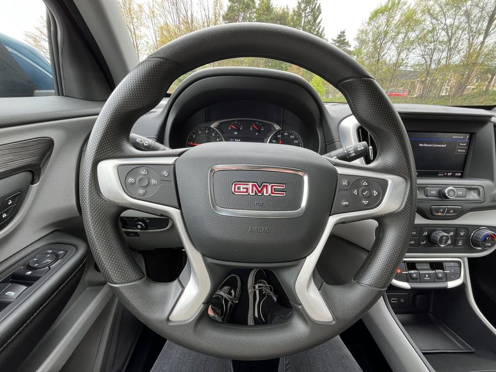 Used 2024 GMC Terrain SLE w/ Driver Convenience Package FWD image 11