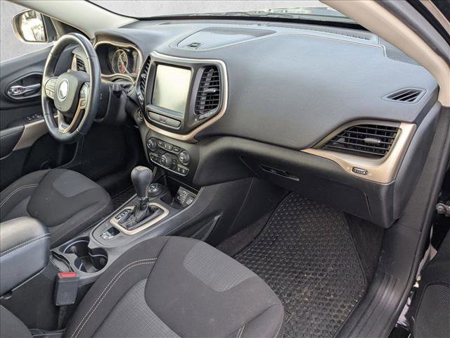 Used 2017 Jeep Cherokee Latitude w/ Cold Weather Group image 18