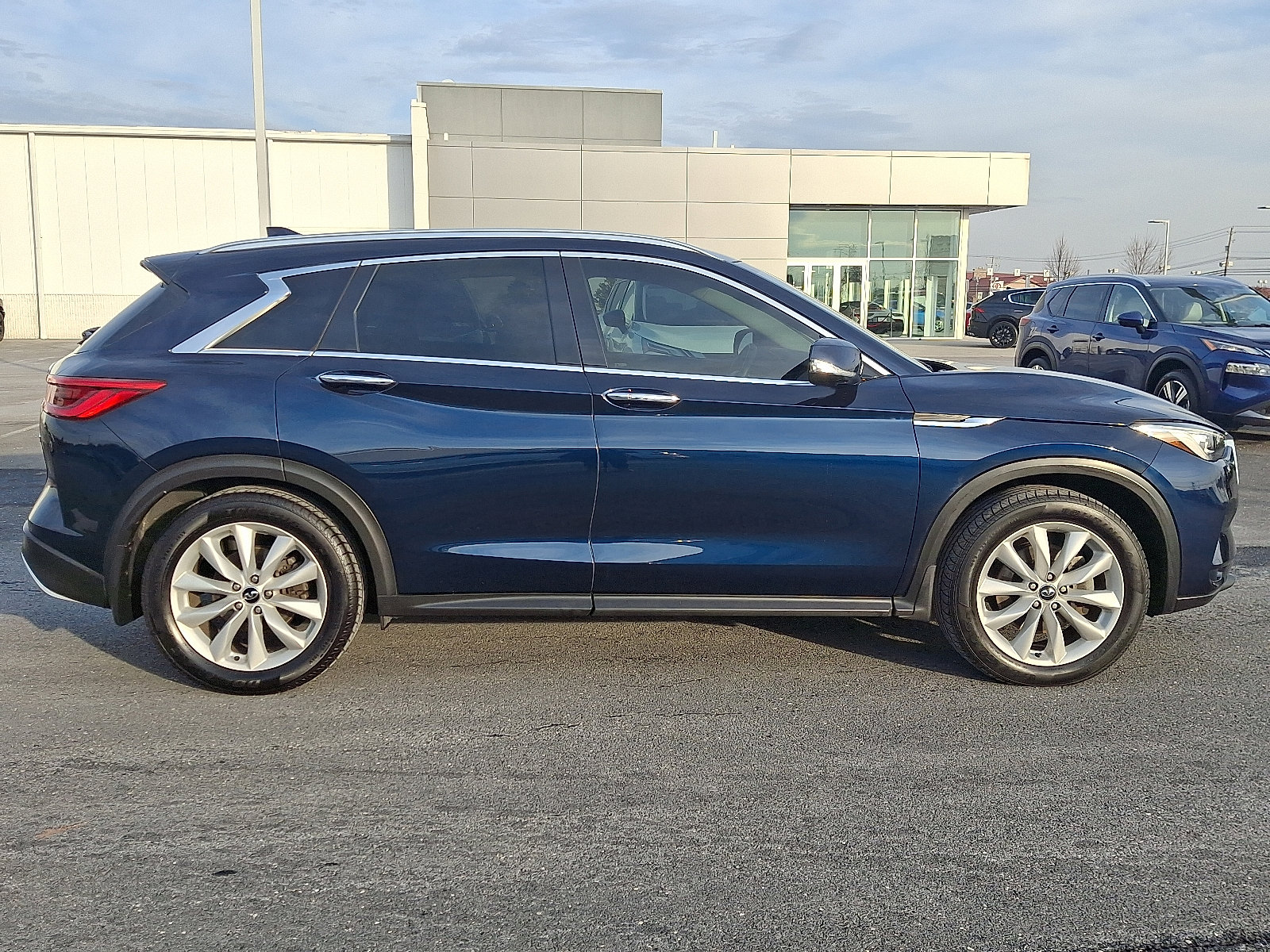 Used 2019 INFINITI QX50 Essential w/ Premium Heat Package image 7
