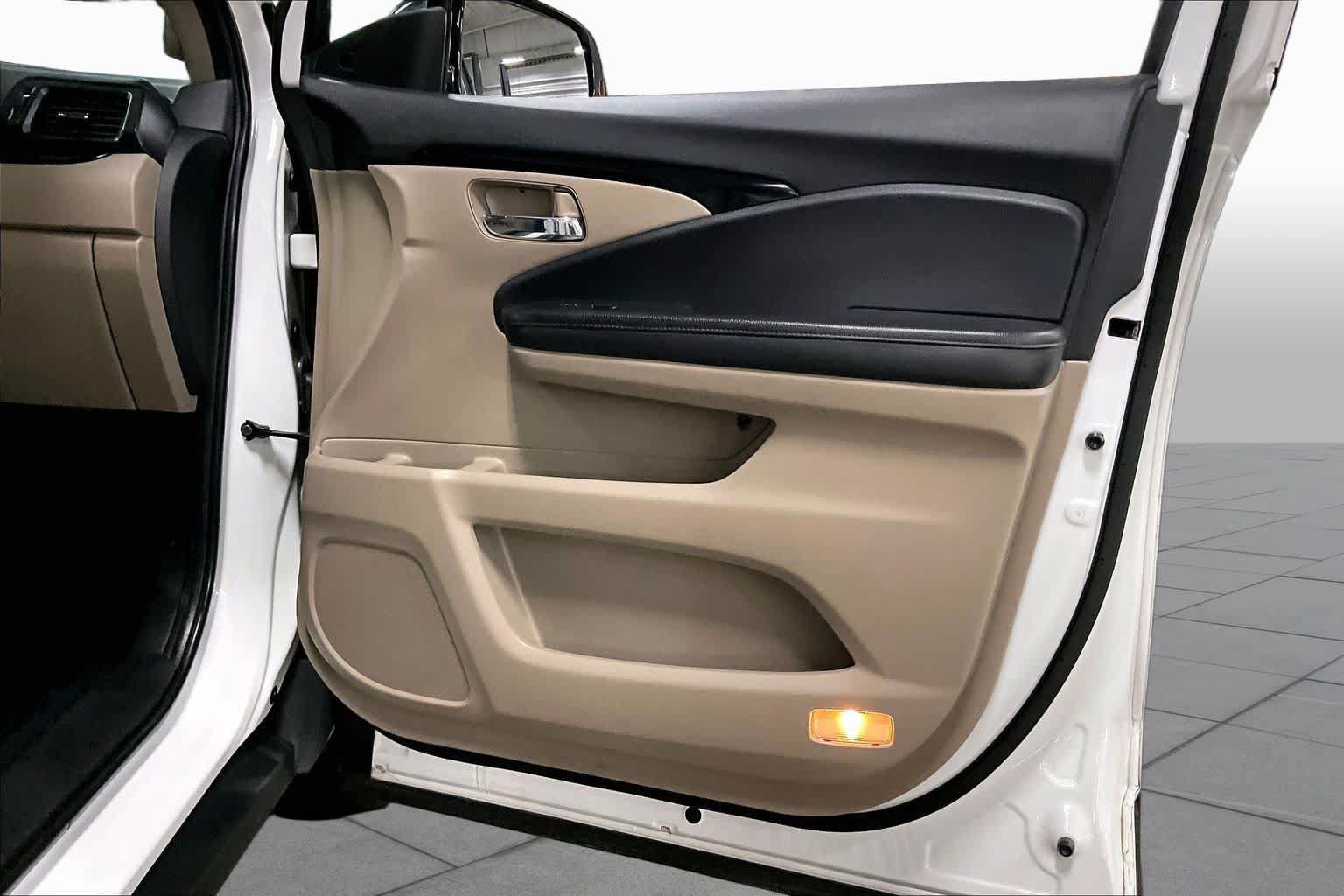 Used 2020 Honda Pilot Elite image 23