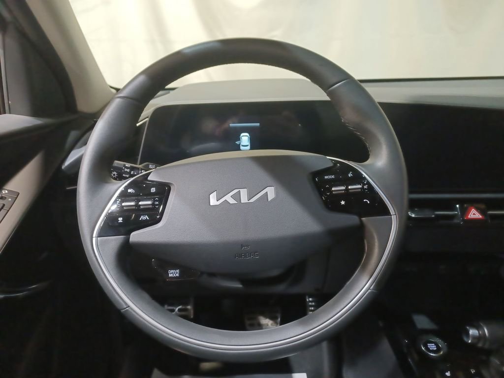 Used 2024 Kia Niro EX Touring image 11