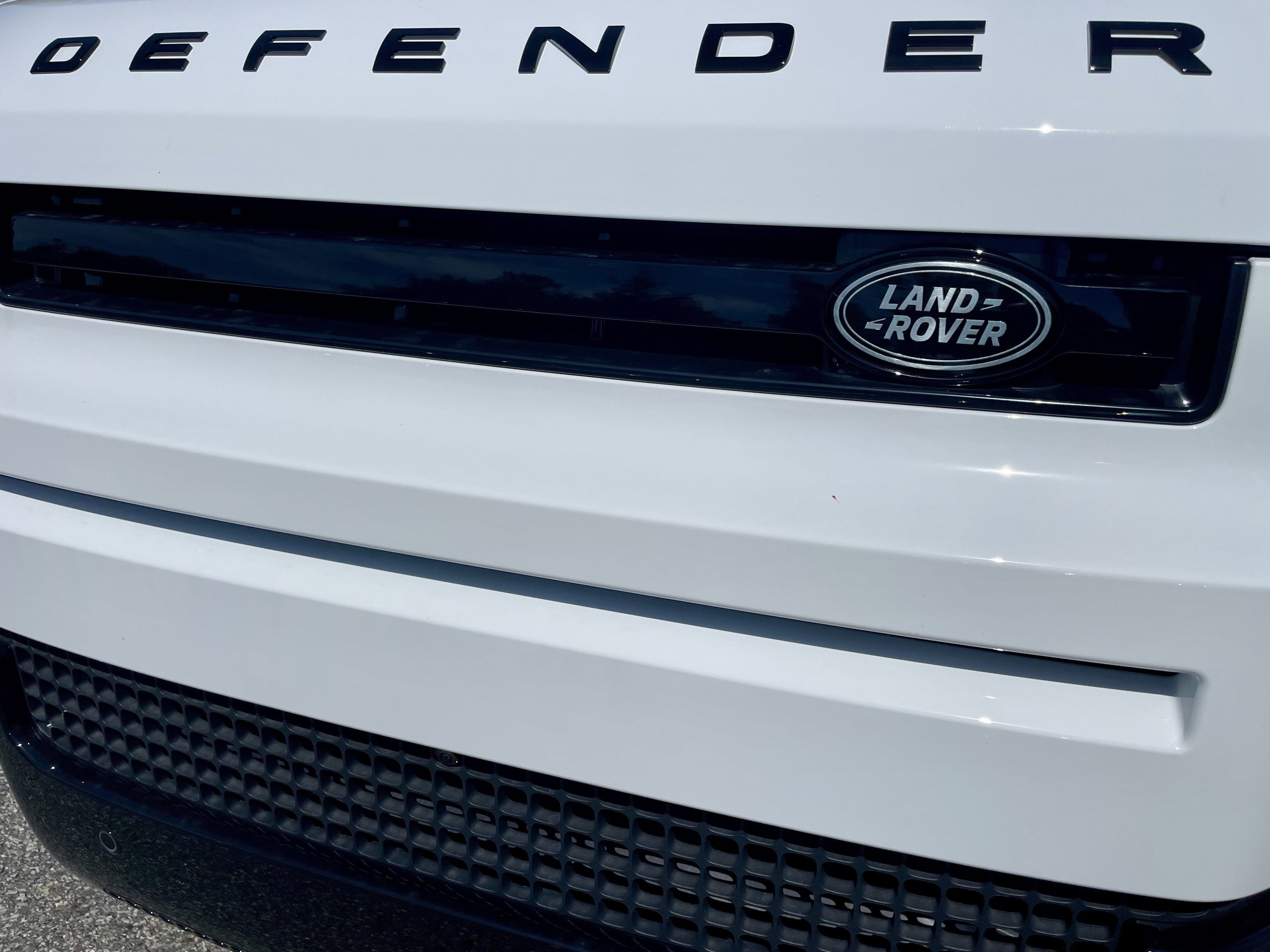 New 2026 Land Rover Defender 130 X-Dynamic SE AWD/4WD image 34