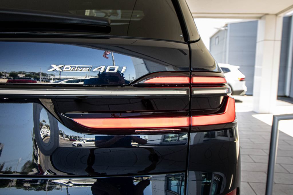 Used 2025 BMW X7 xDrive40i w/ M Sport Package AWD/4WD image 14