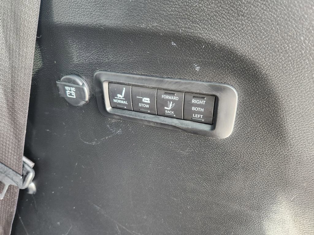 Used 2018 Chrysler Pacifica Limited w/ S Appearance Package image 14