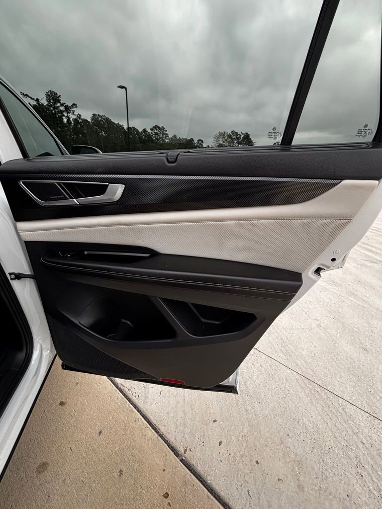 Used 2024 Volkswagen Atlas Cross Sport SEL Premium R-Line image 17