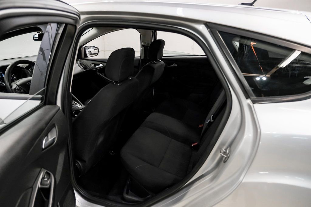 Used 2018 Ford Focus SE FWD image 40