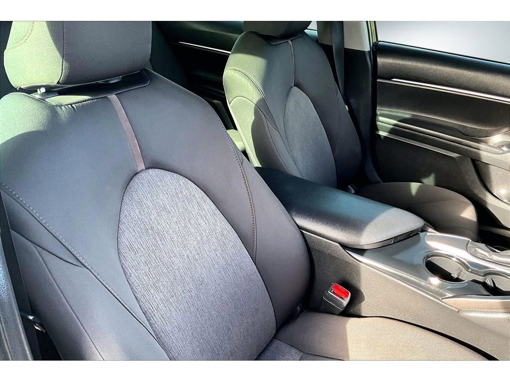 Used 2018 Toyota Camry LE image 24