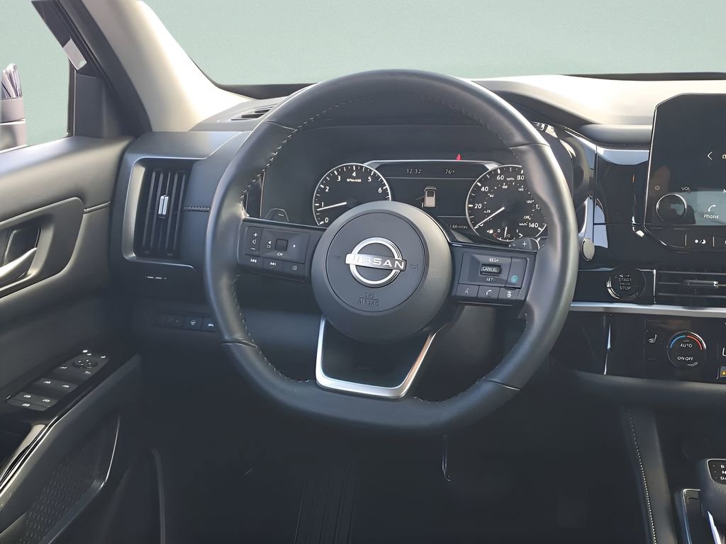 Used 2025 Nissan Pathfinder SL image 25