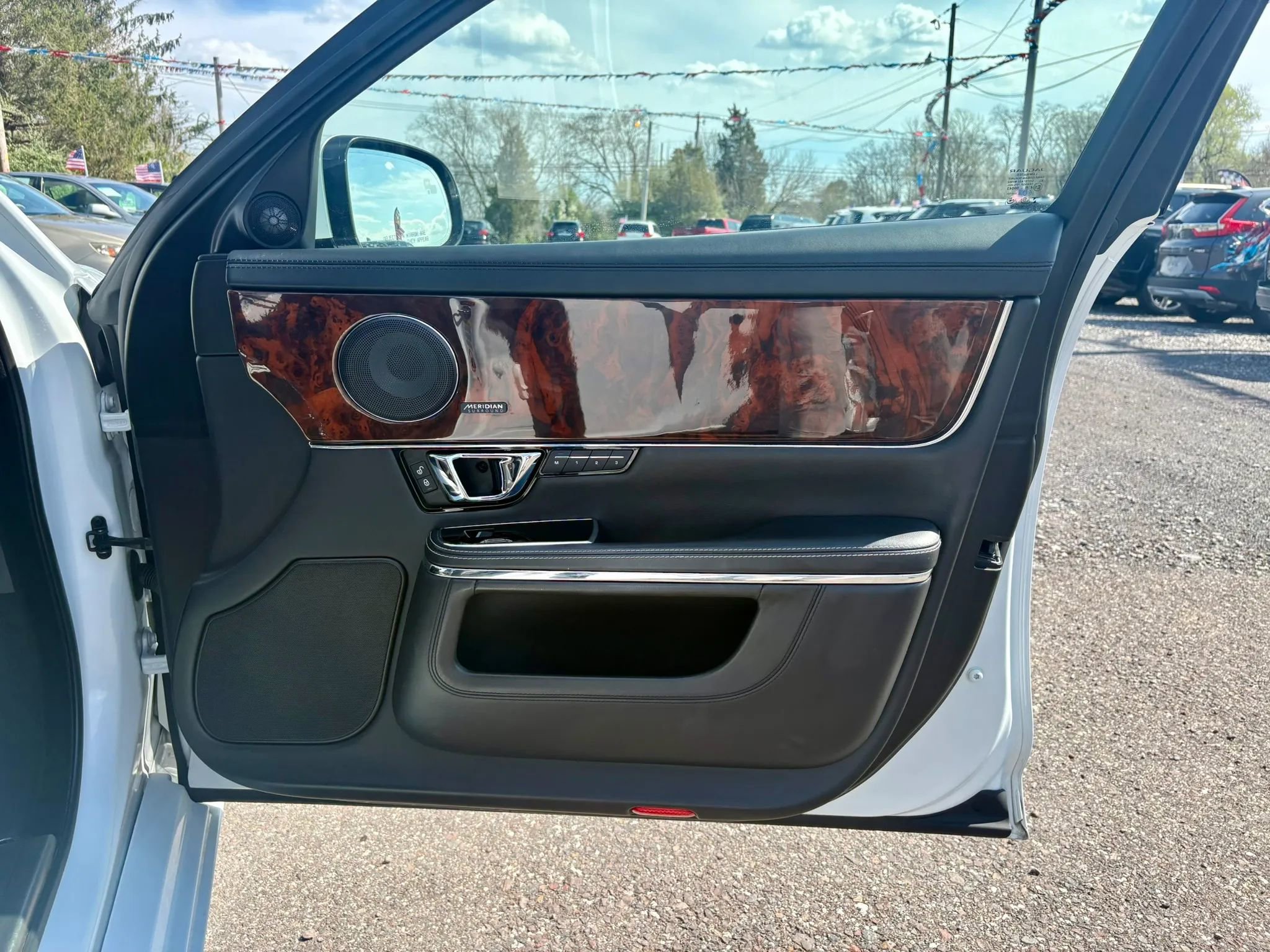 Used 2016 Jaguar XJ L Portfolio RWD image 15