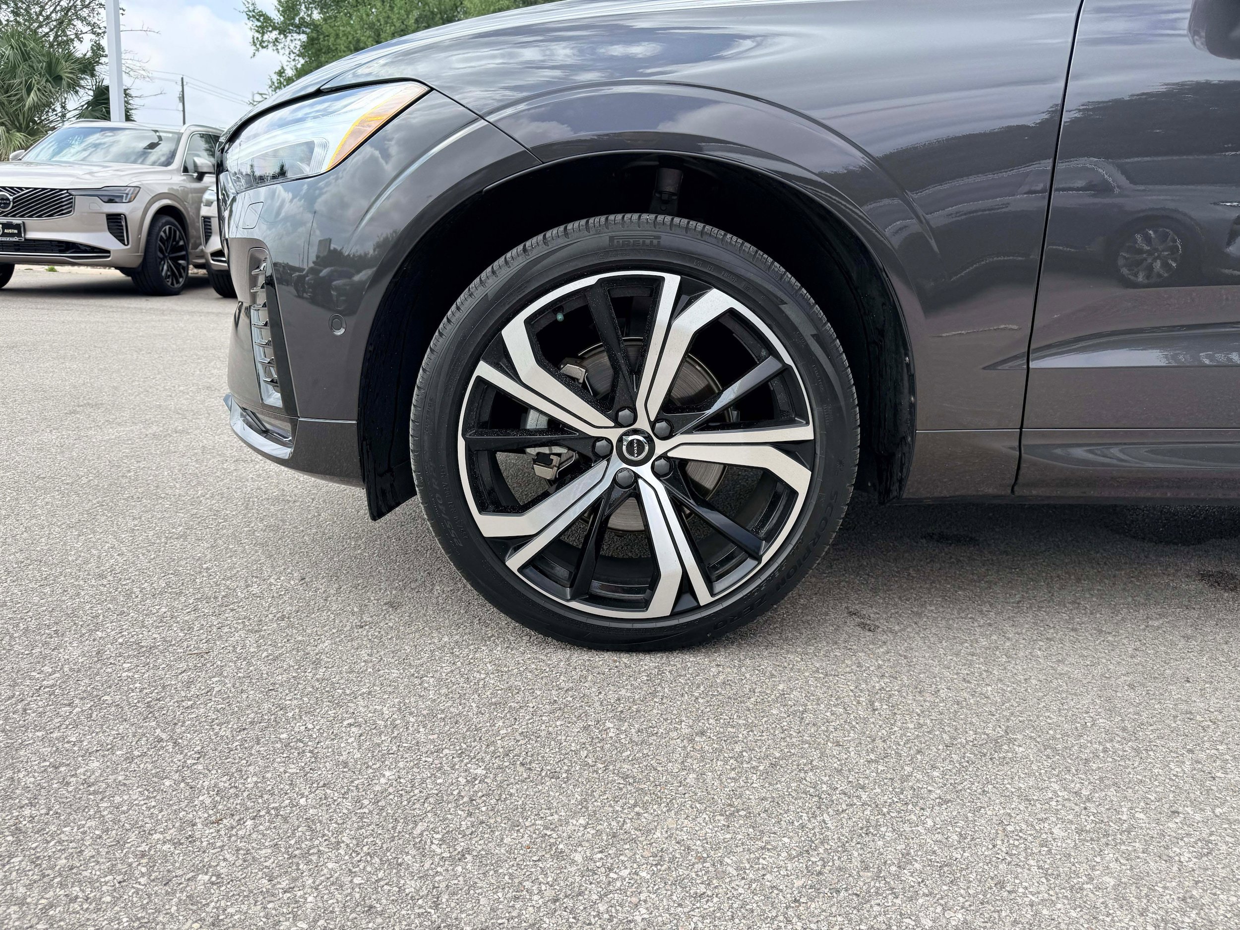 Certified 2024 Volvo XC60 B5 Ultimate w/ Protection Package Premier AWD/4WD image 9