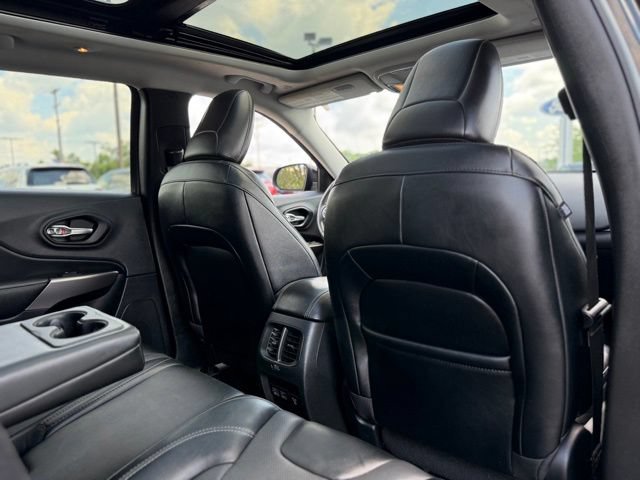 Used 2022 Jeep Cherokee Latitude Lux w/ Sun & Sound Group AWD/4WD image 17