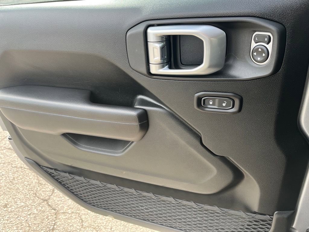 Used 2020 Jeep Gladiator Rubicon image 16