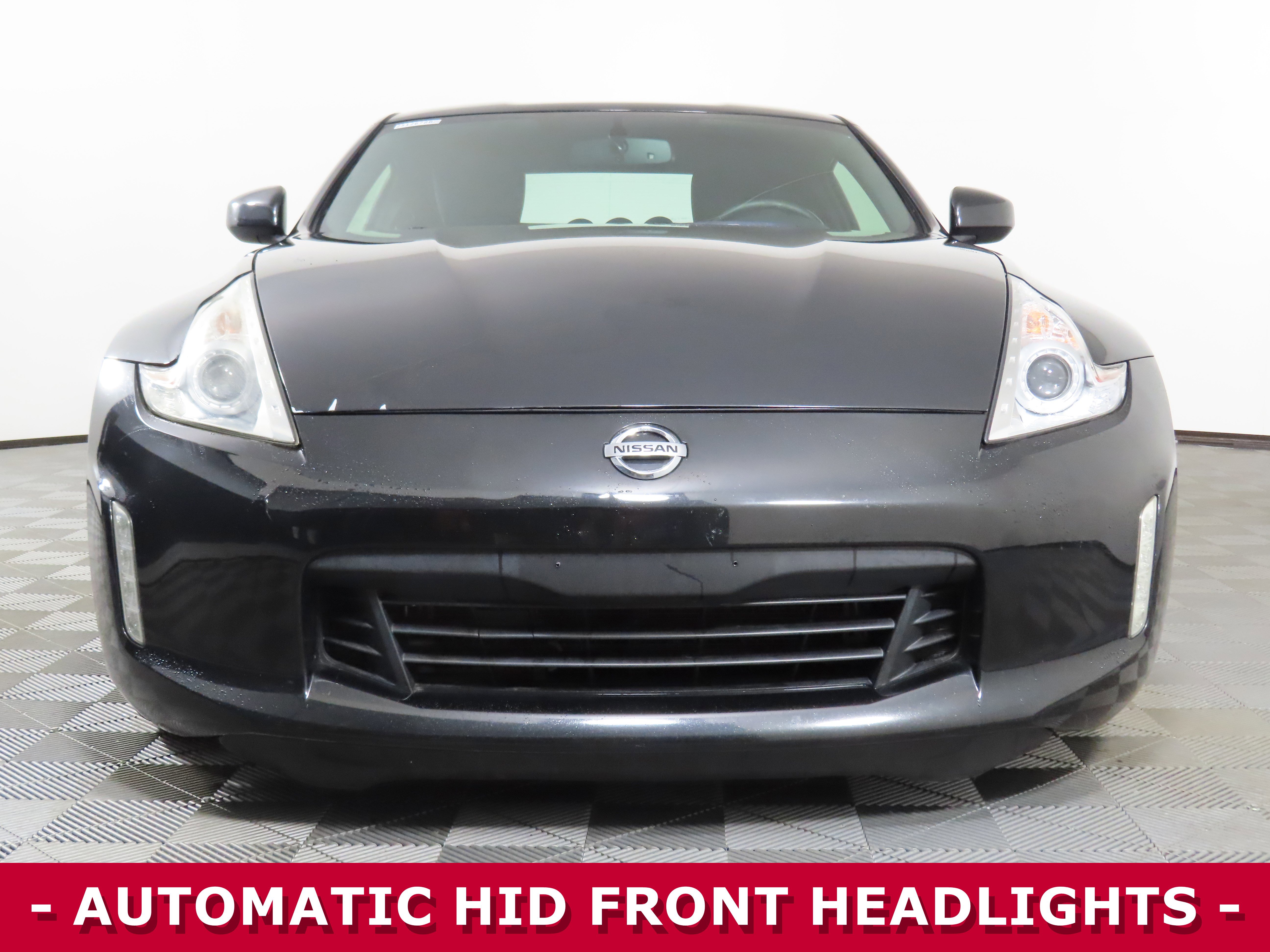 Used 2017 Nissan 370Z w/ Sport Package image 2