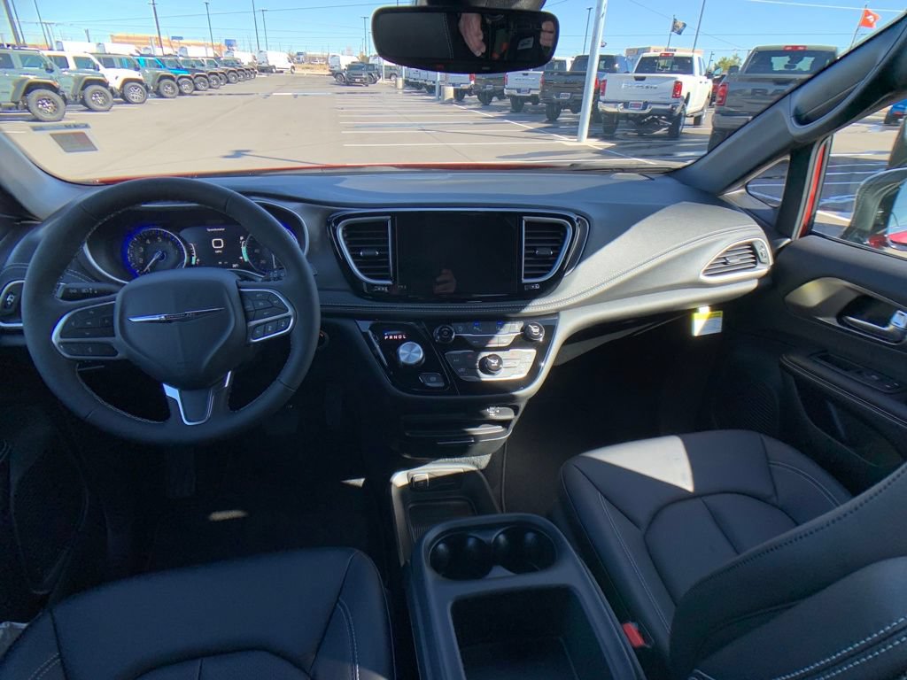 New 2026 Chrysler Pacifica Select AWD/4WD image 12