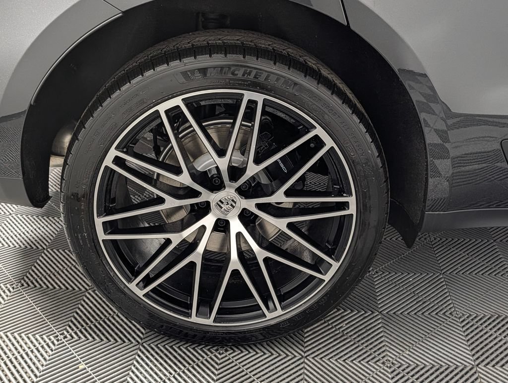 Certified 2026 Porsche Macan AWD/4WD image 13
