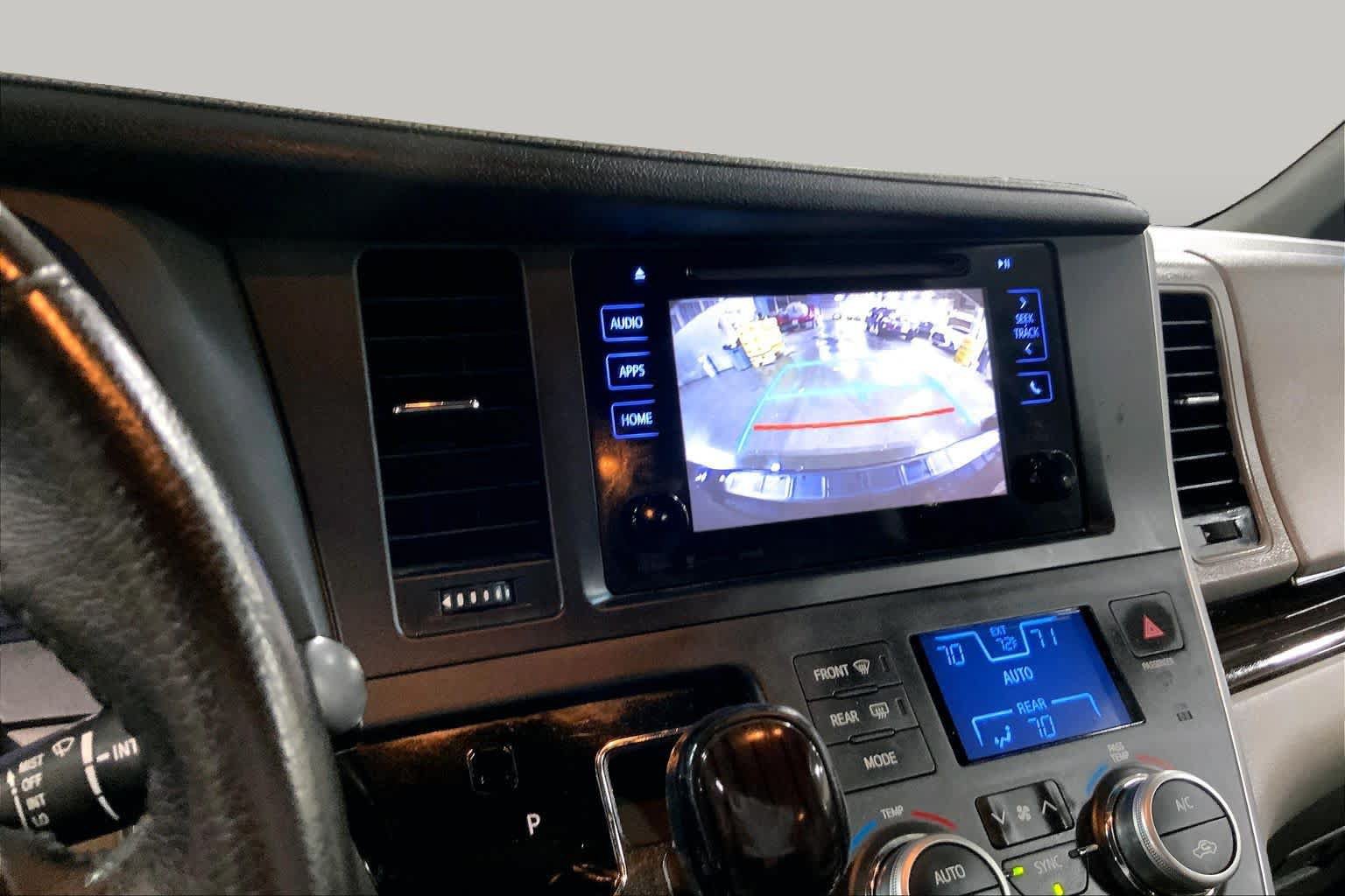 Used 2017 Toyota Sienna XLE FWD image 27
