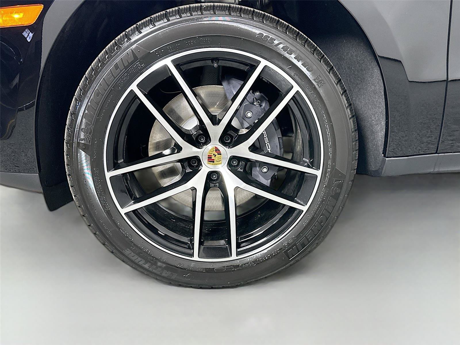 Certified 2026 Porsche Macan Turbo AWD/4WD image 5