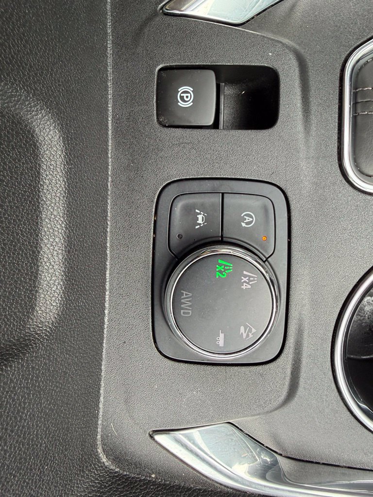Certified 2023 Chevrolet Traverse Premier w/ LPO, Floor Liner Package AWD/4WD image 35